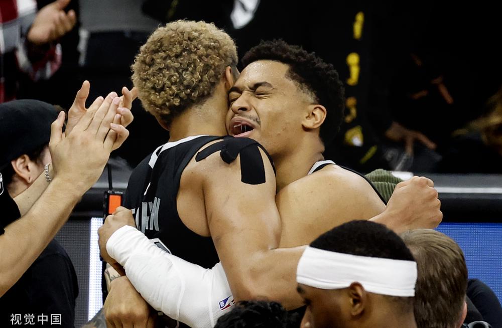 山体滑坡的 山体滑坡的